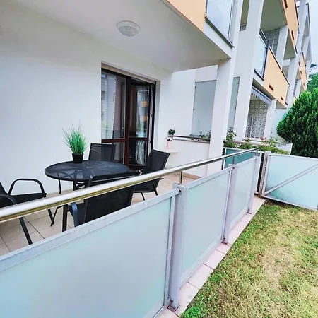 Bursztynowy 2 Pokojowy Z Ogrodzonym Tarasem Przy Nadmorskim Lesie Apartmán *